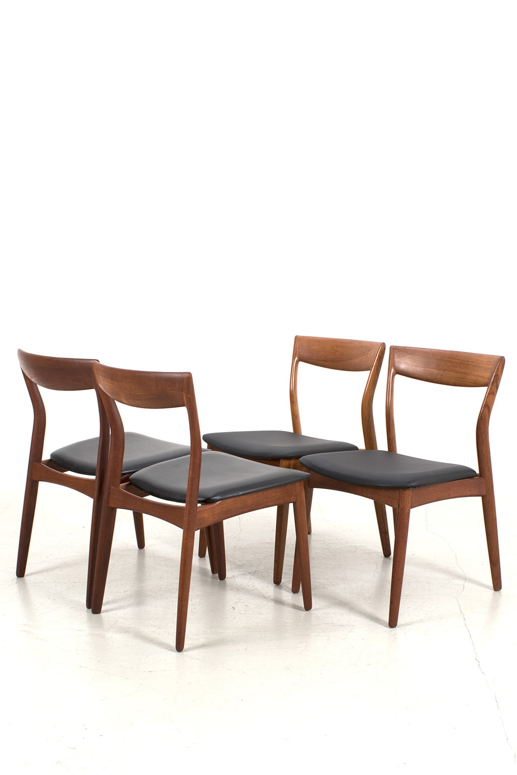 Set/4 stoelen met zwarte skai