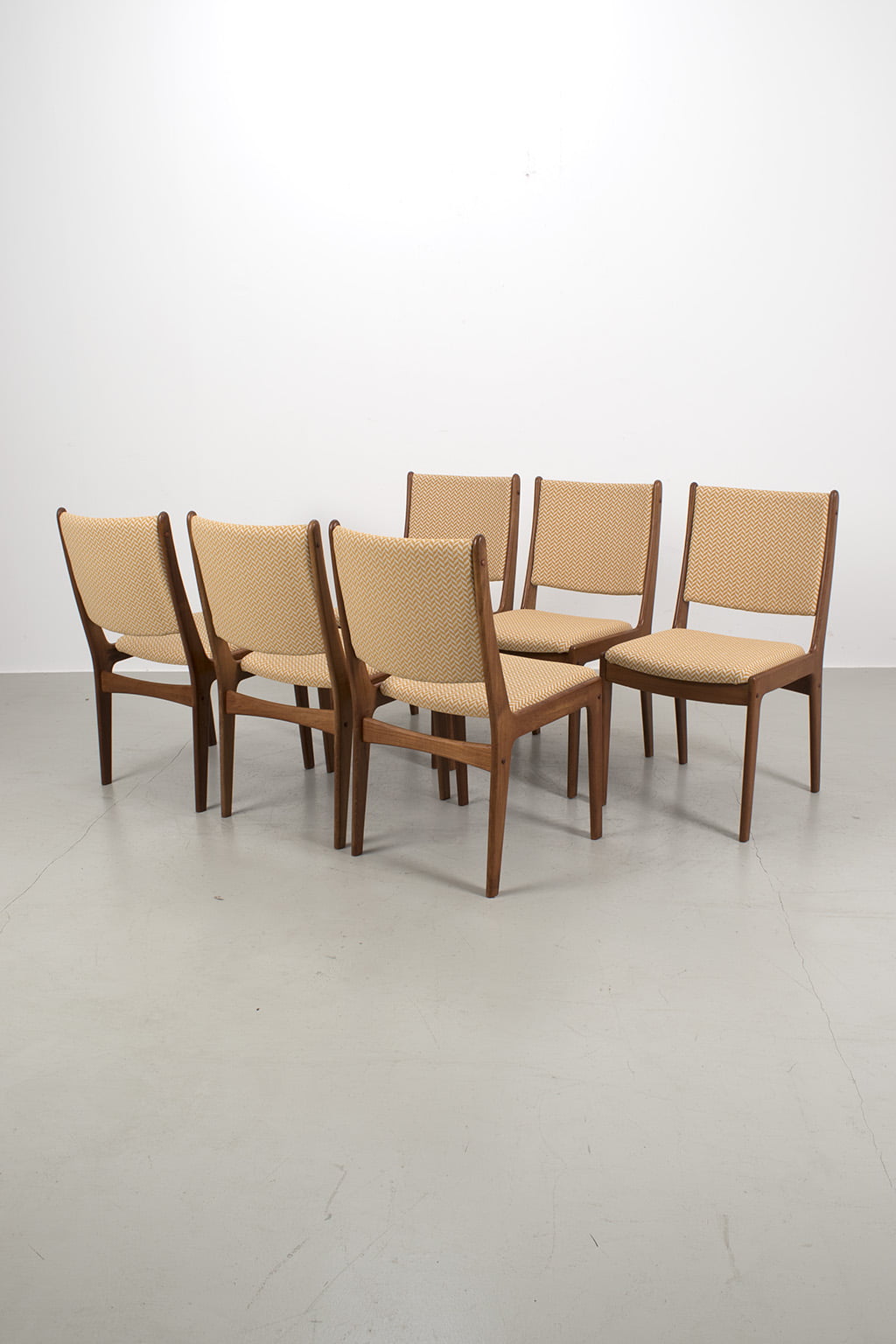 Set Johannes Andersen chairs