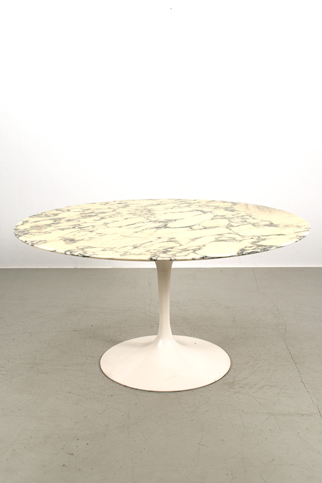 Round Saarinen dining table