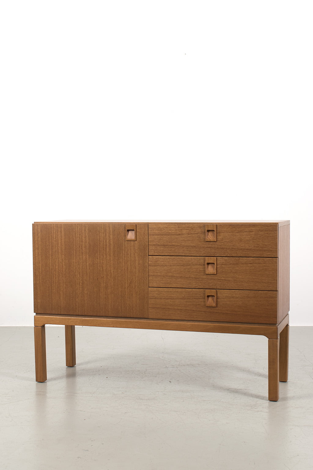 Small sized sideboard