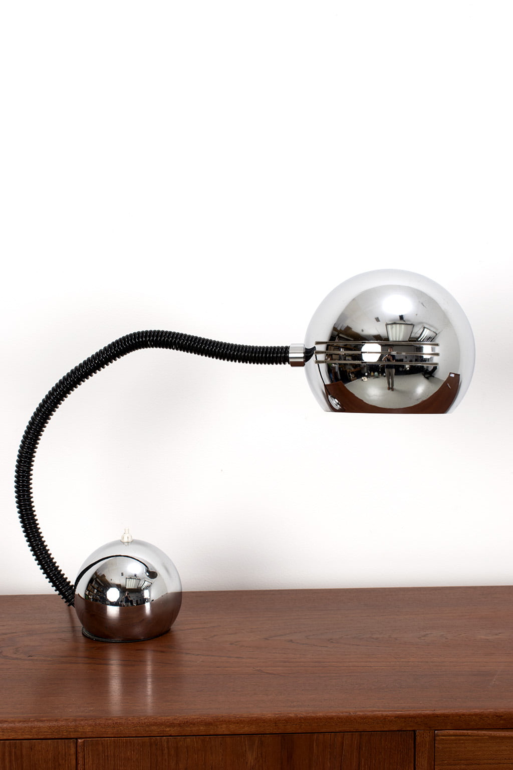 Flexible desk lamp