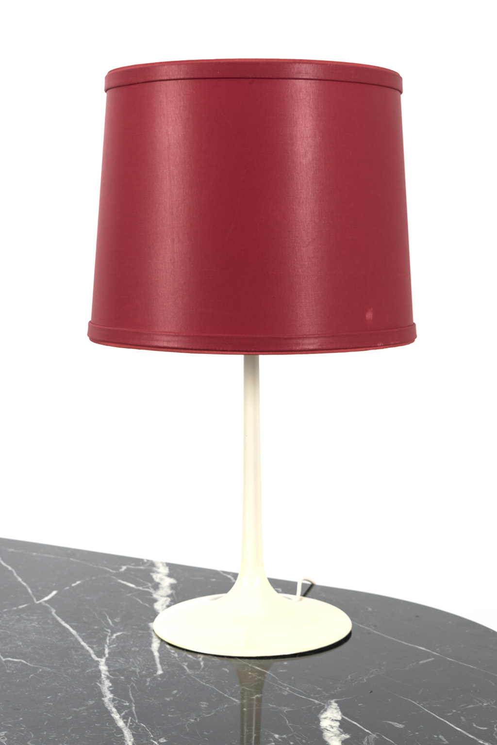 Table lamp with tulip base