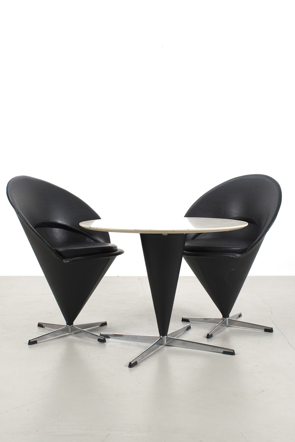 Verner Panton Cone chairs and table