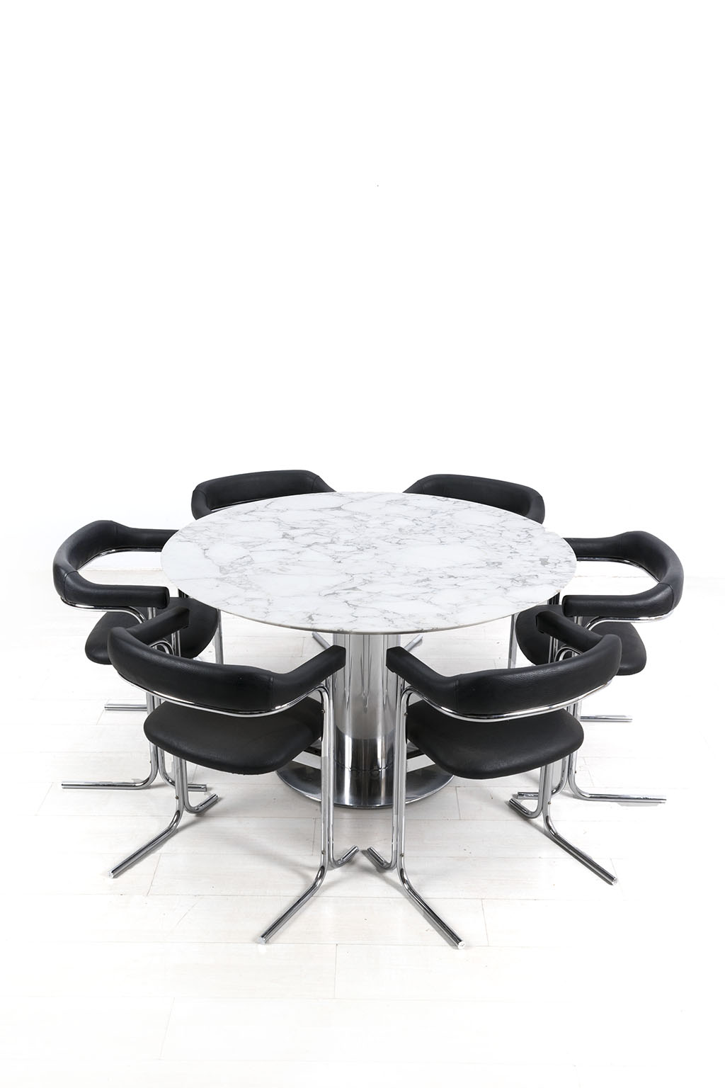 Marmeren tafel van Sergio Asti