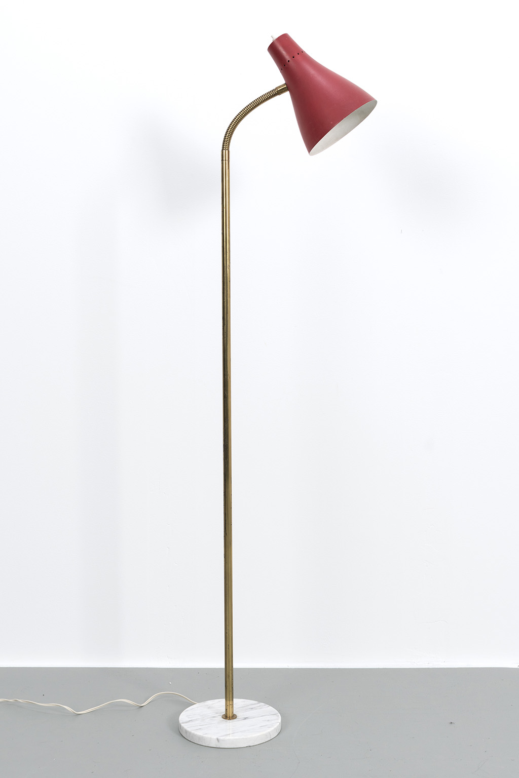 Reading lamp with a metal lamp-shade