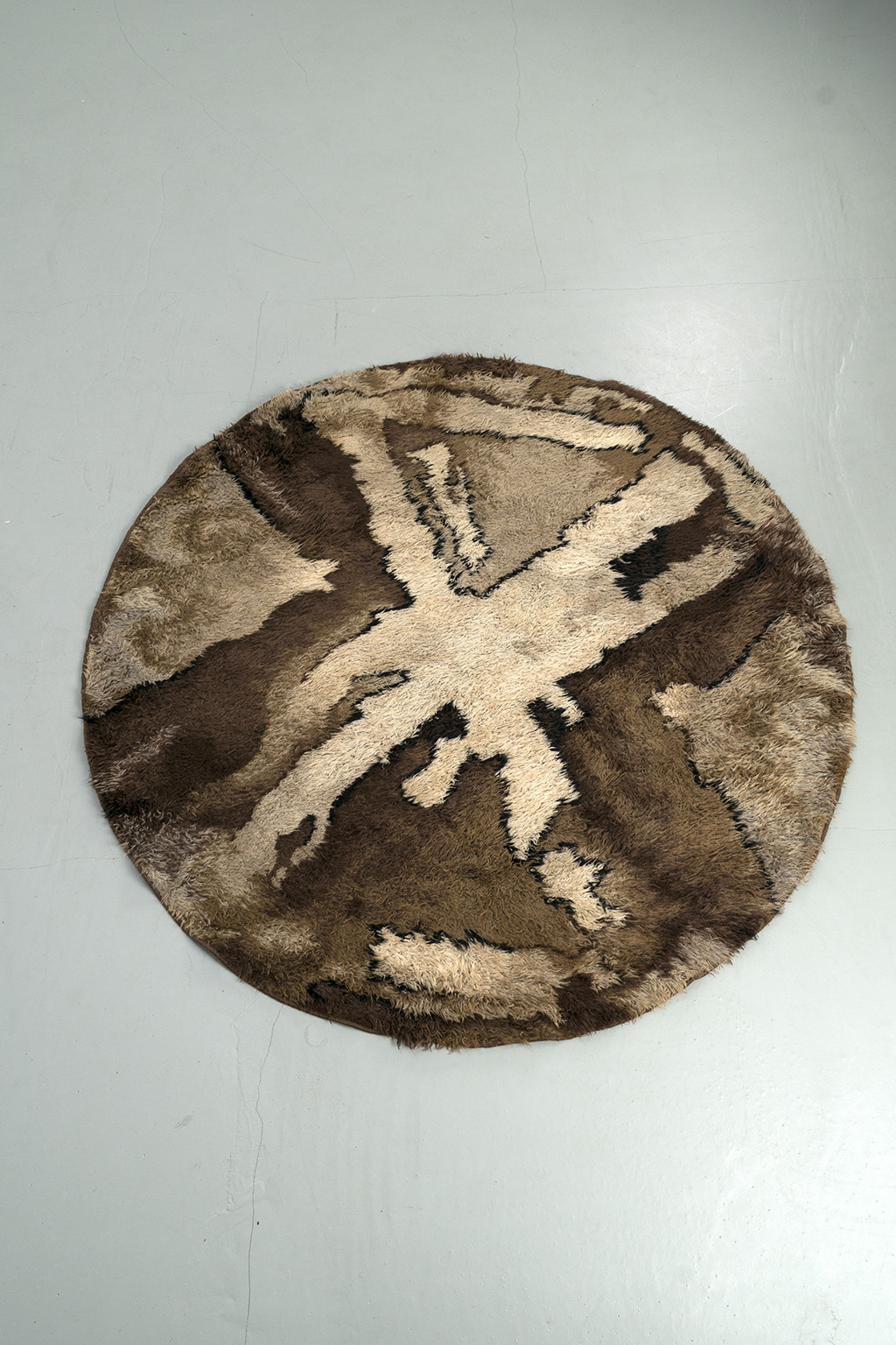 round carpet with special print