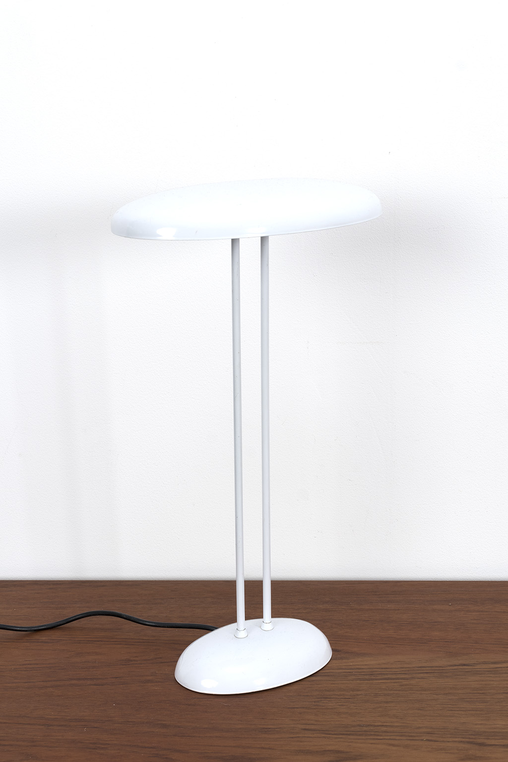 Arashigaoka ontwikkeling Denemarken Wit metalen halogeen tafellamp - Decennia Design