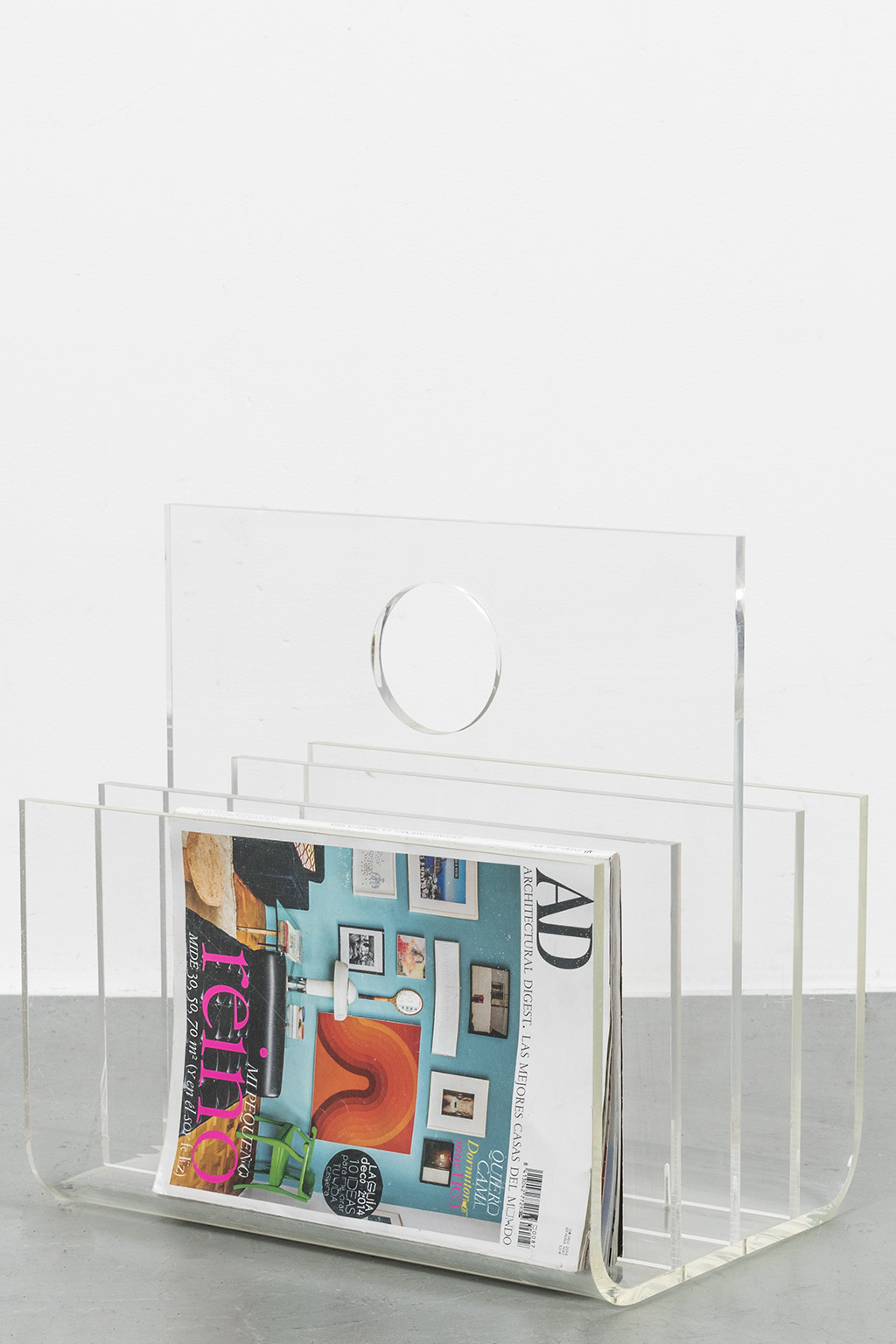 Plexiglass magazine holder