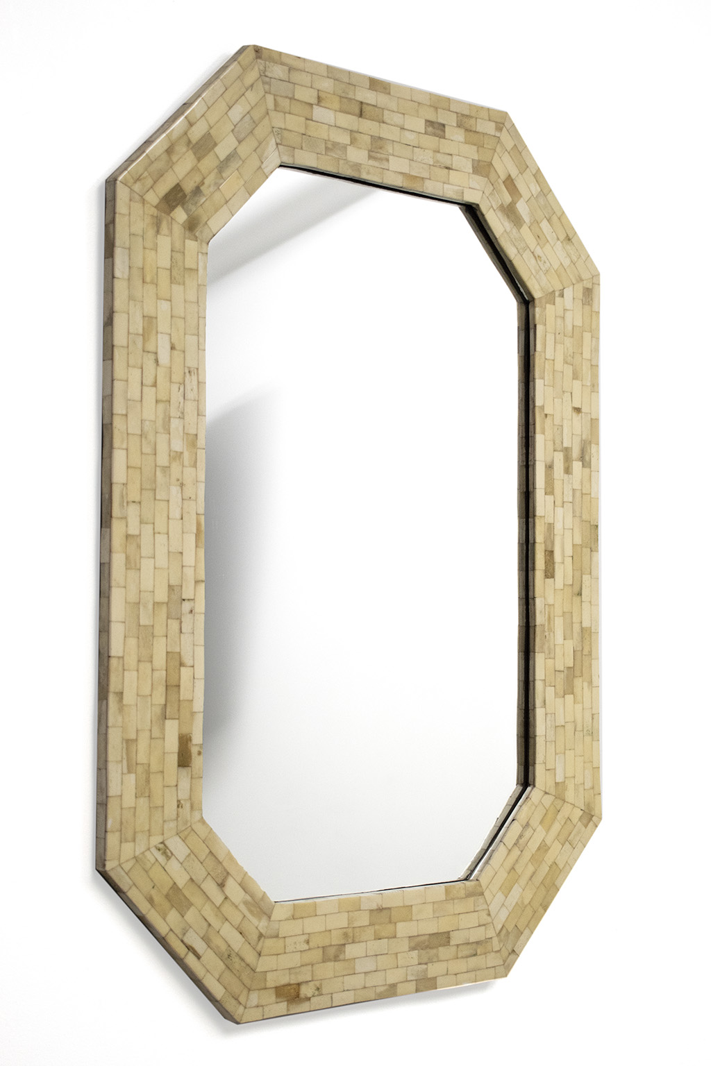 Spiegel in frame van mozaïek stukjes