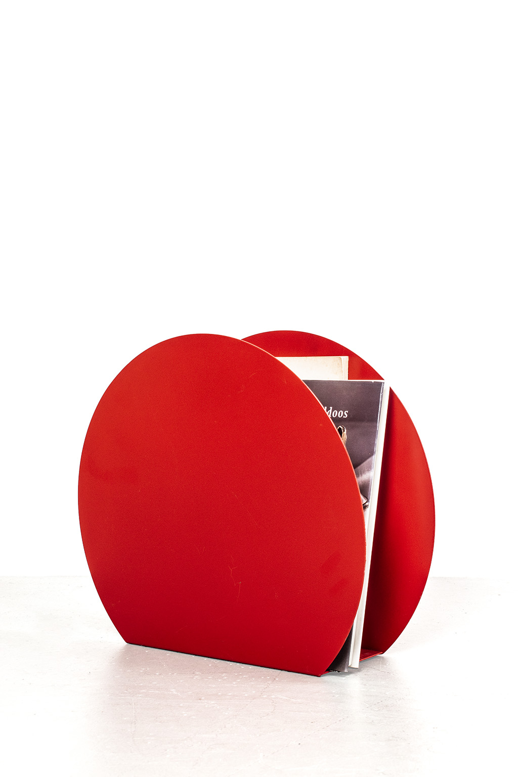 Round red magazine holder