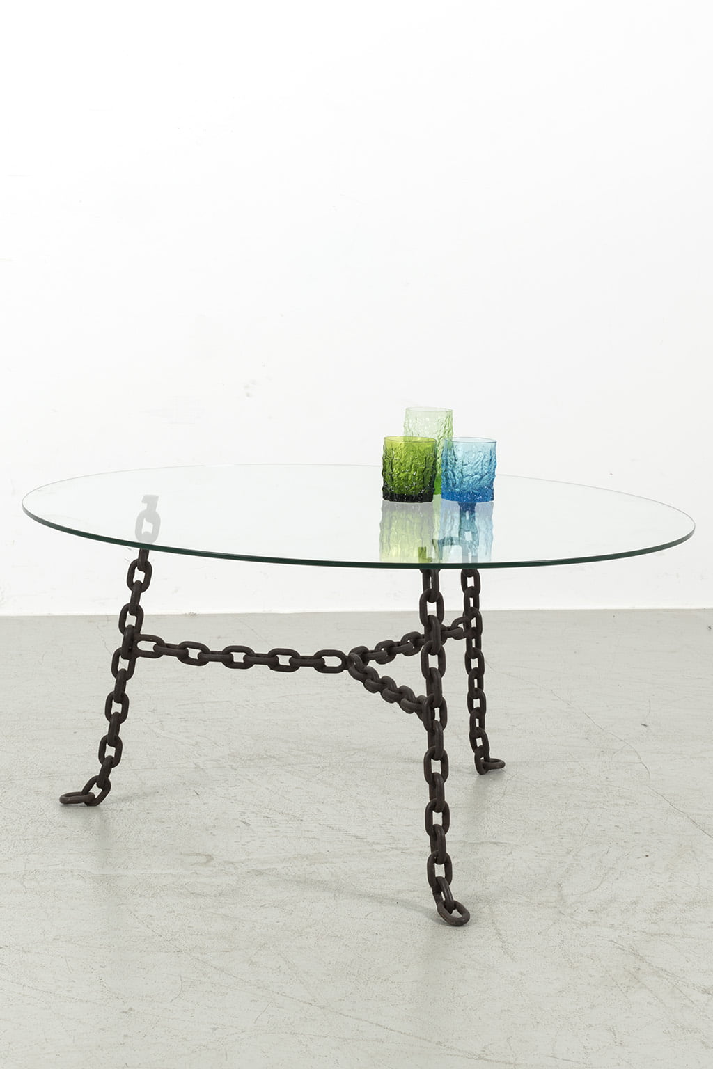Coffee table with glass plate
