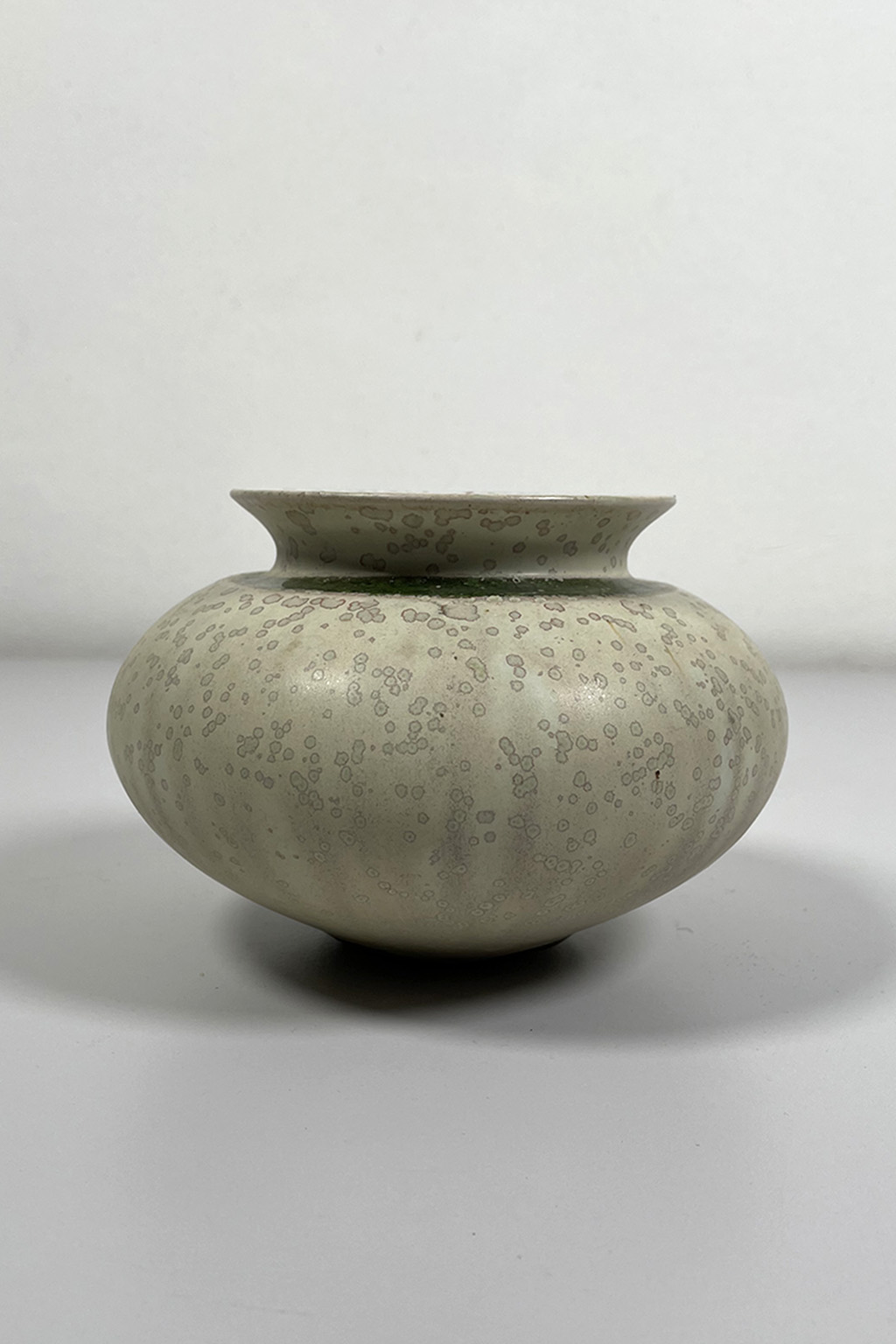 Classic-shaped vase