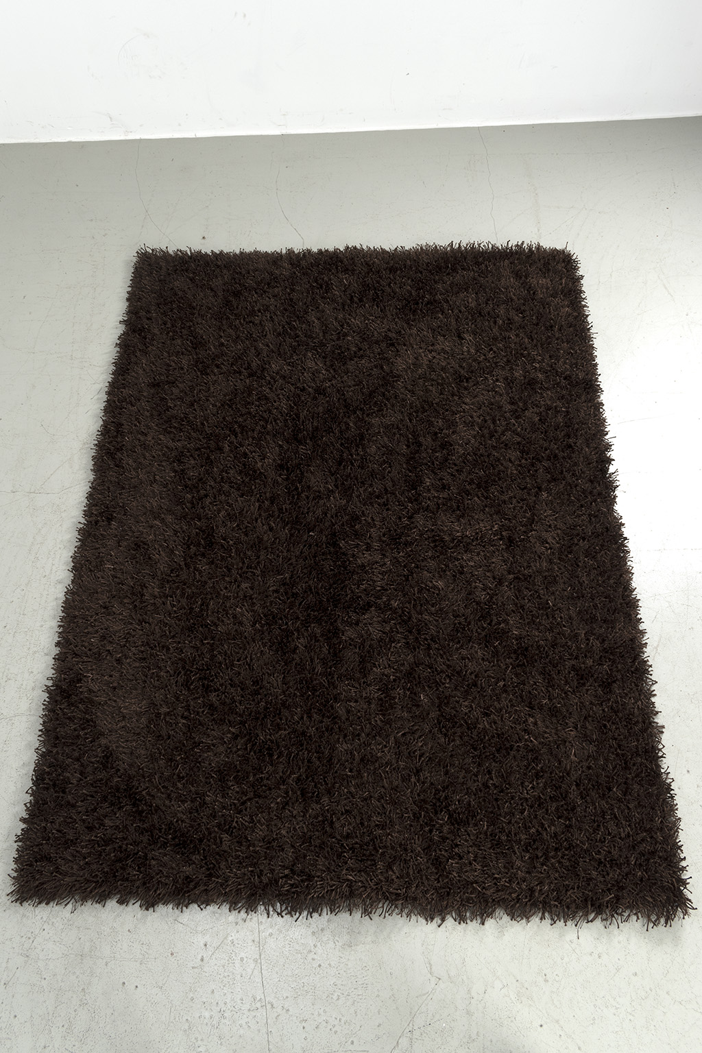 Hoogpolig bruin tapijt