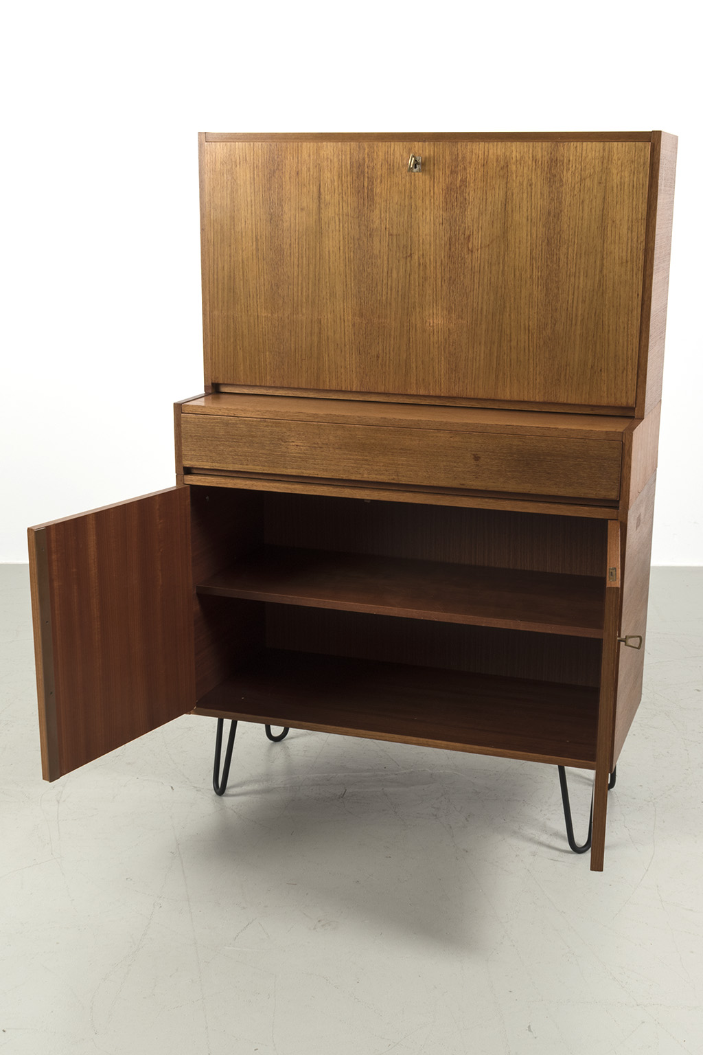 69410 Multifunctionele kast met deuren brede lade en klepkast02