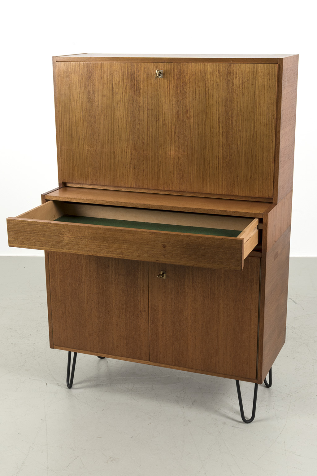 69410 Multifunctionele kast met deuren brede lade en klepkast03