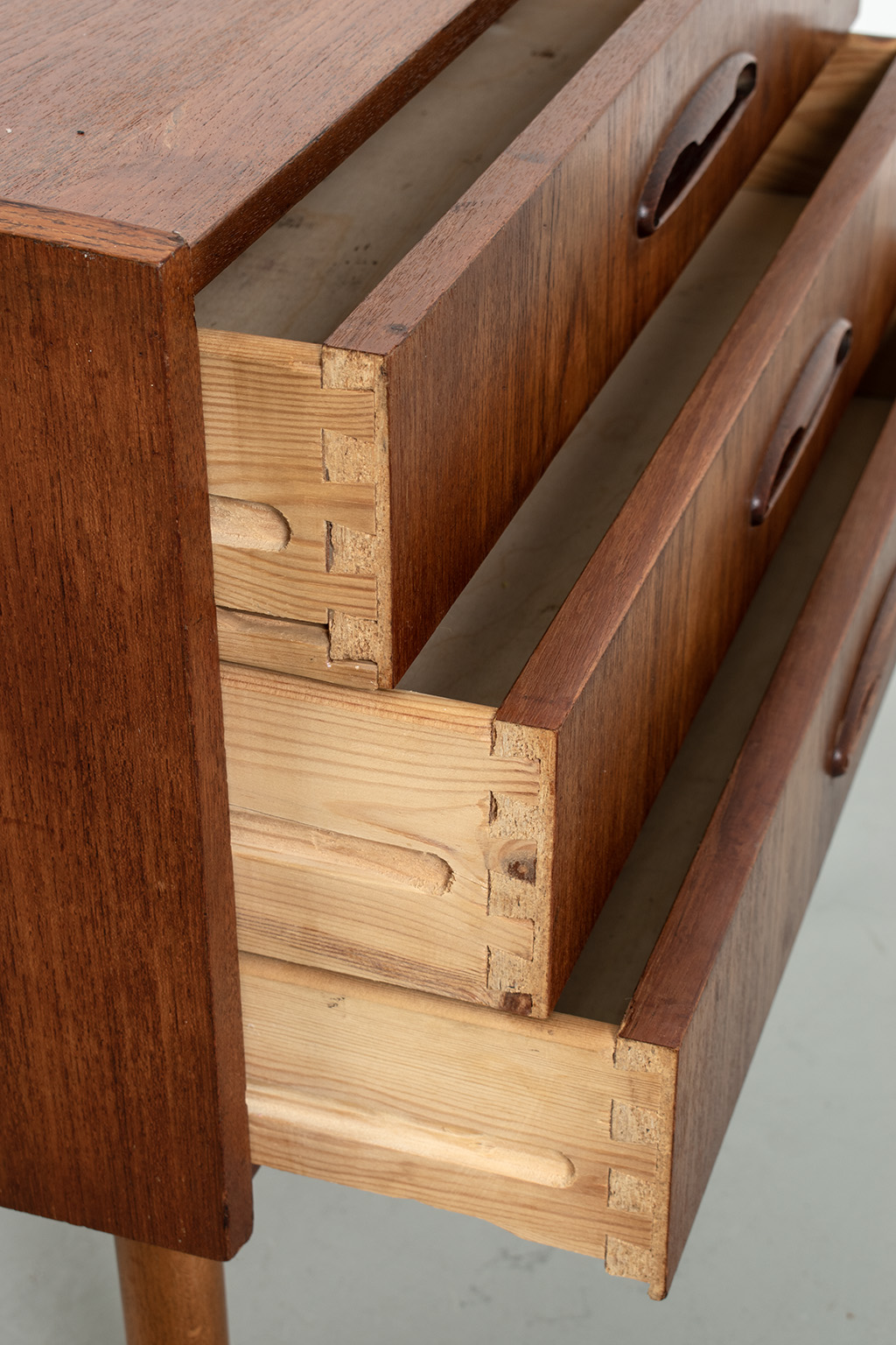 71218 teak 3 ladenkast 05