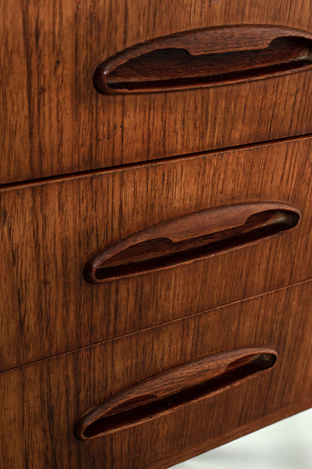 71218 teak 3 ladenkast 06