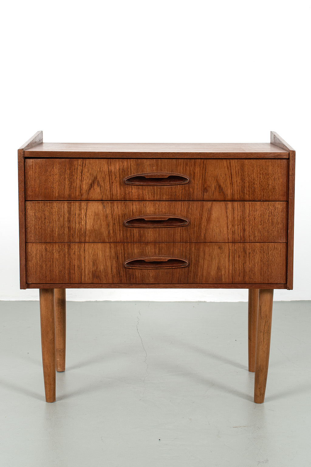 71218 teak 3 ladenkast 10