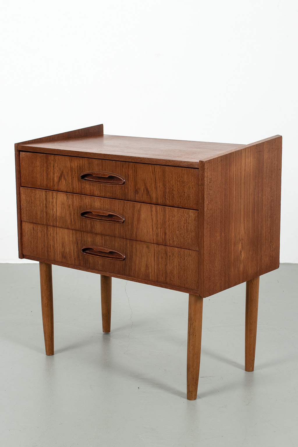 71218 teak 3 ladenkast 11