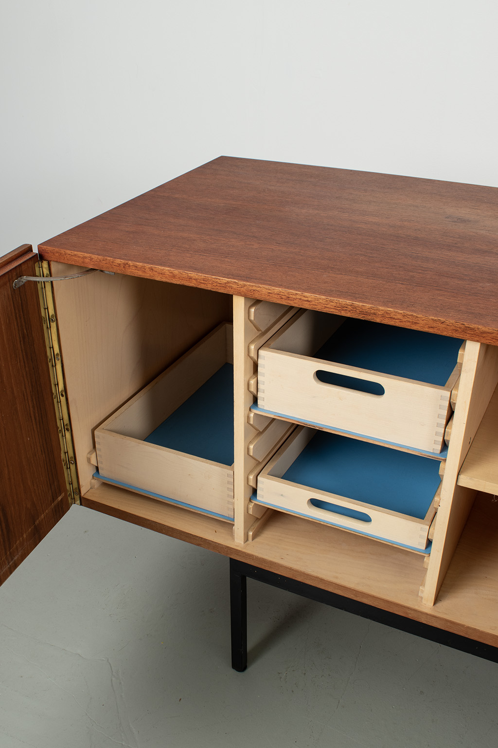 68101 Behr dressoir 06