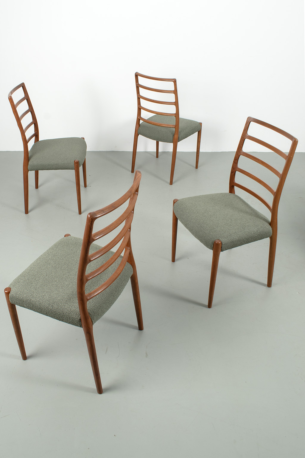 71550 Moller nr82 stoelen 05