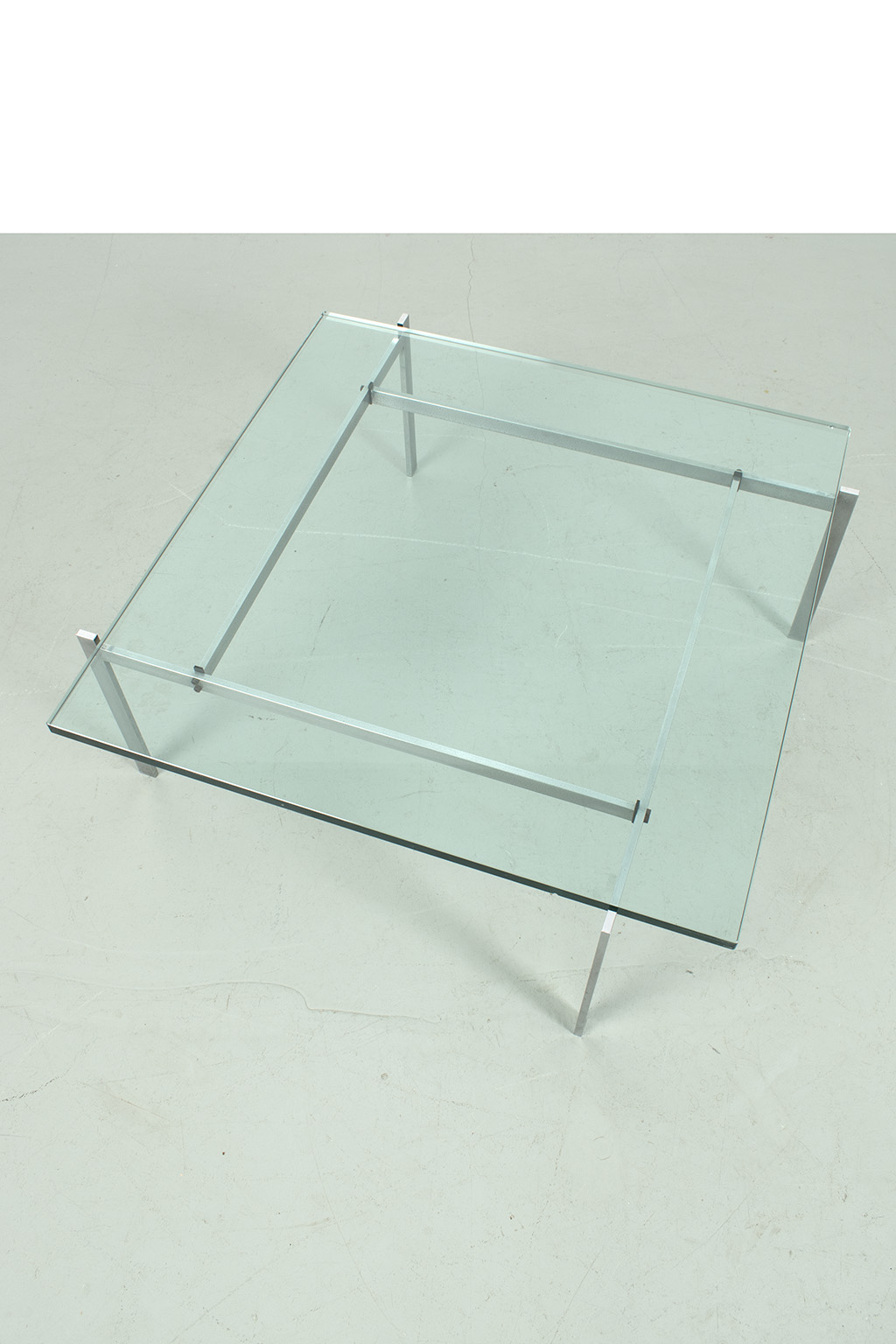 66833 Kjaerholm salontafel 03