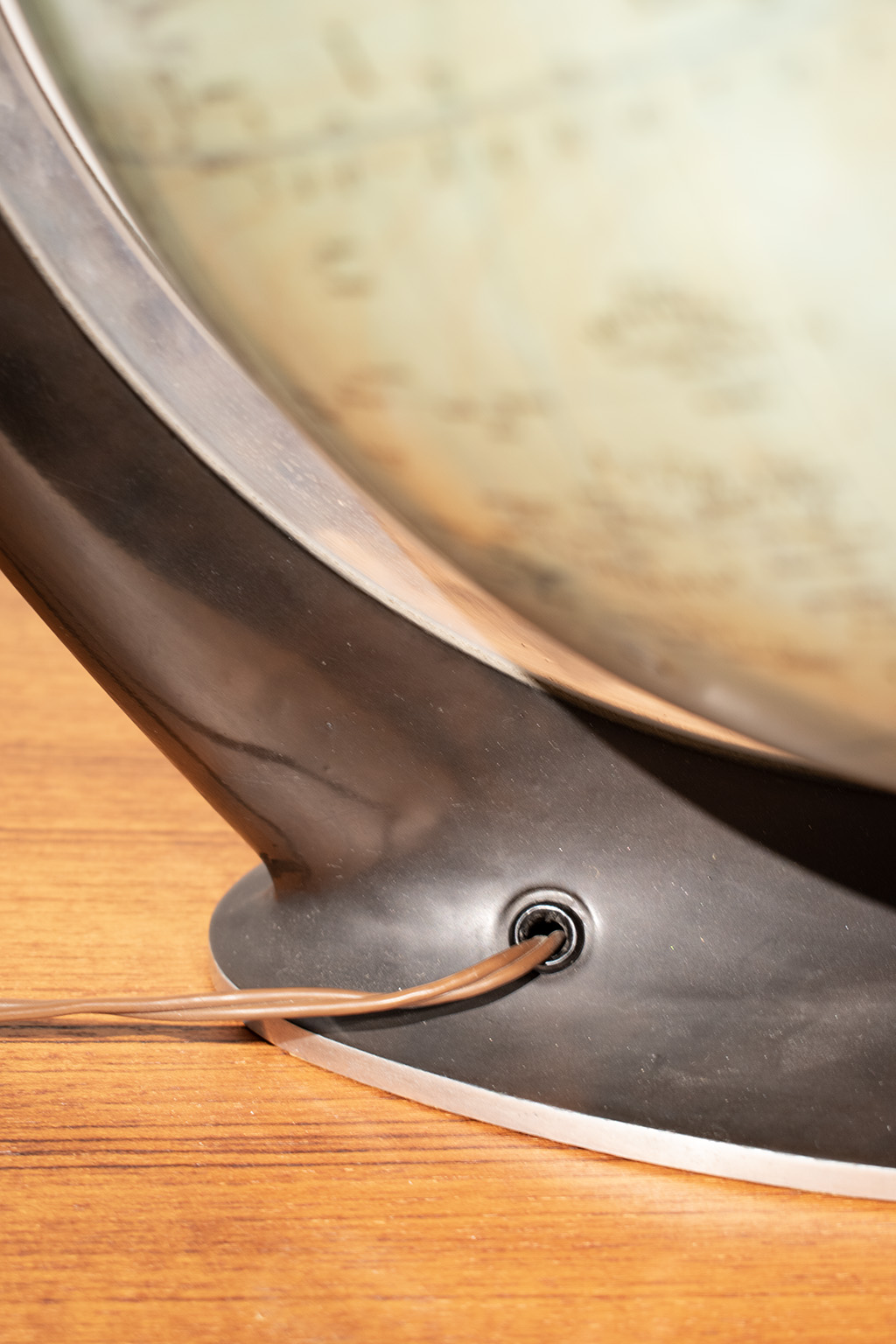 68186 Columbus globe 05