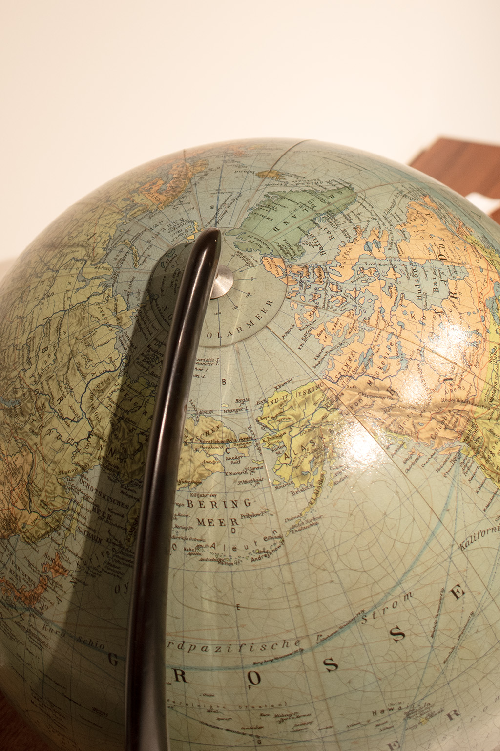 68186 Columbus globe 06