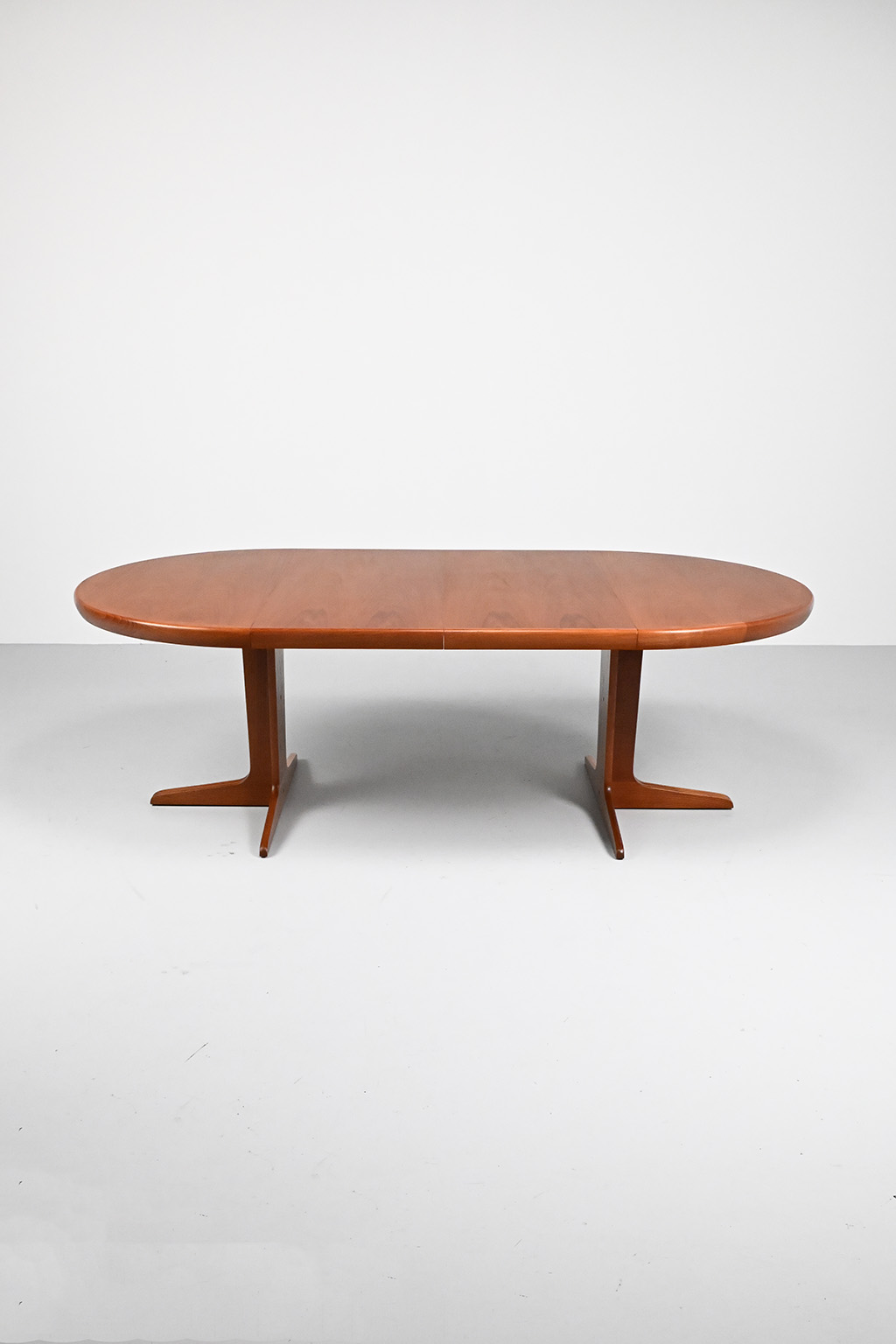 72157 VV Mobler Spottrup eettafel 01