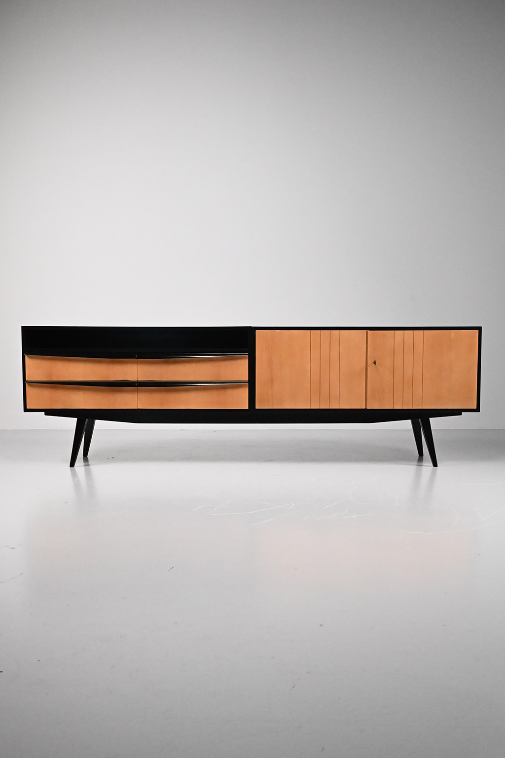 72027 50s dressoir zwarte delen 01
