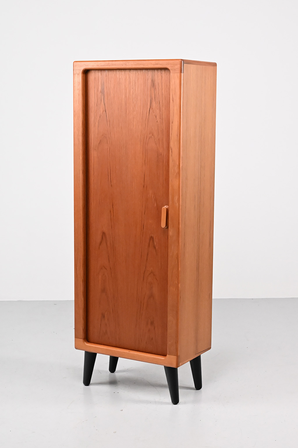 72273a Silkeborg hoog kastje 01