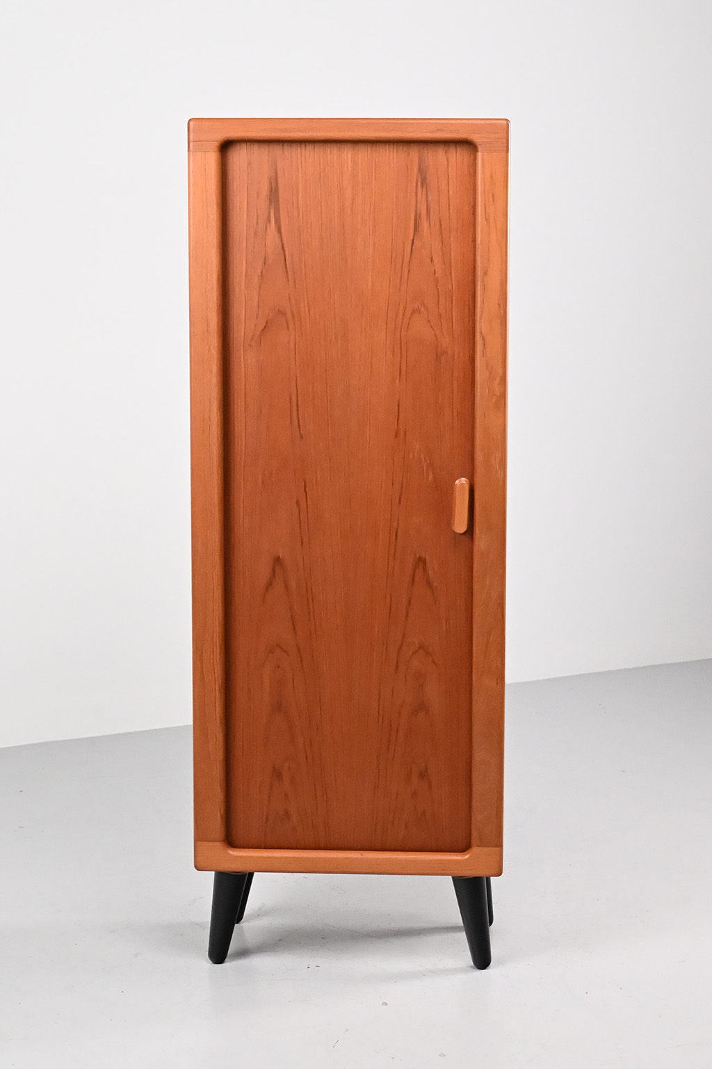72273a Silkeborg hoog kastje 02
