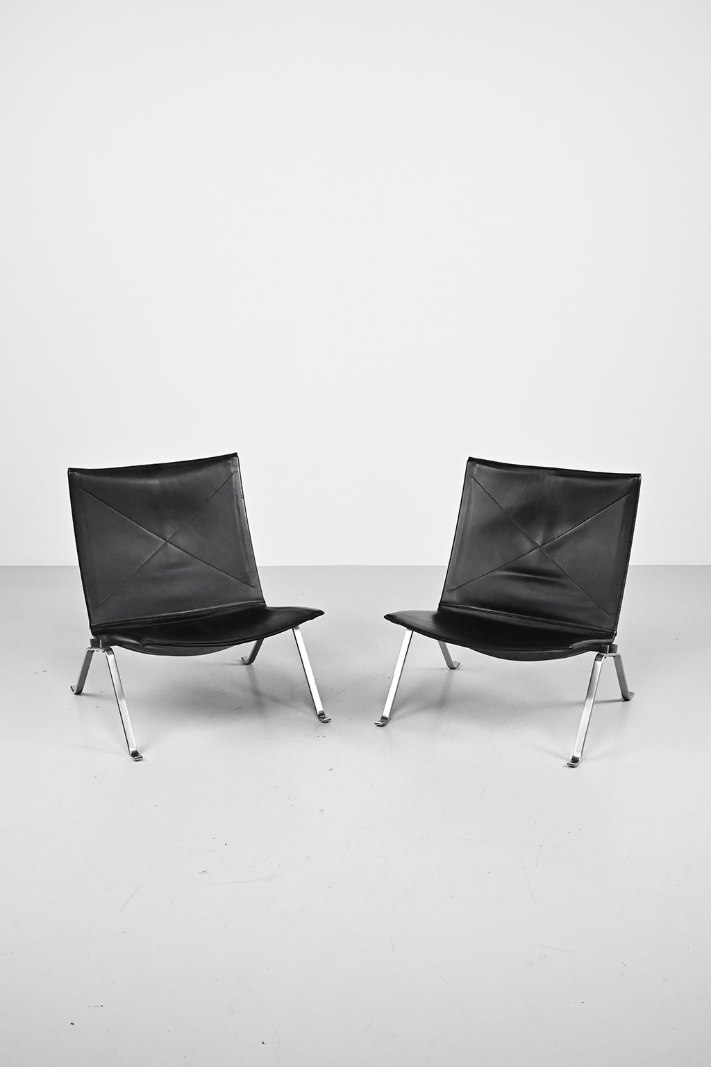 72282_83 Fritz Hansen PK22 01