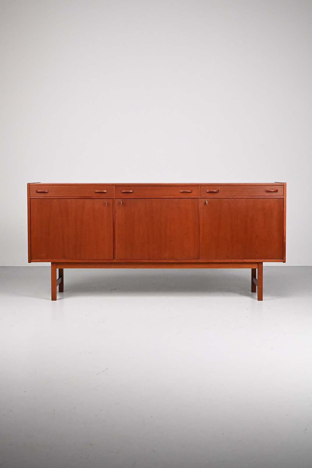 72294 Ulferts model 823 dressoir 02