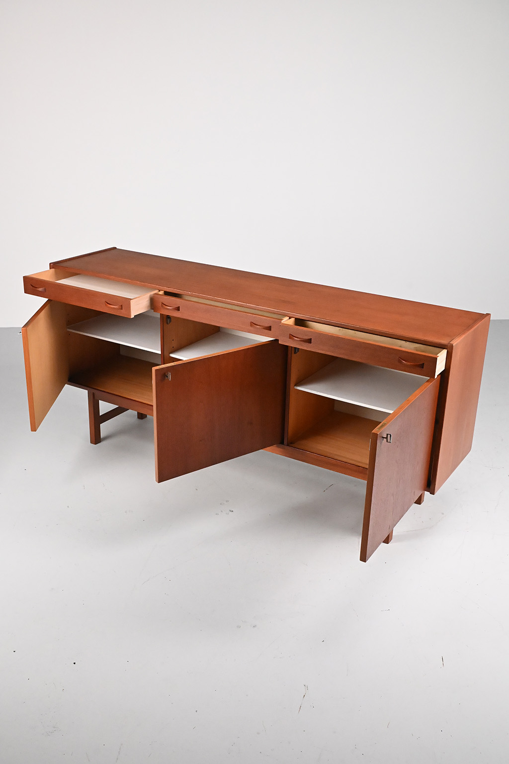 72294 Ulferts model 823 dressoir 06