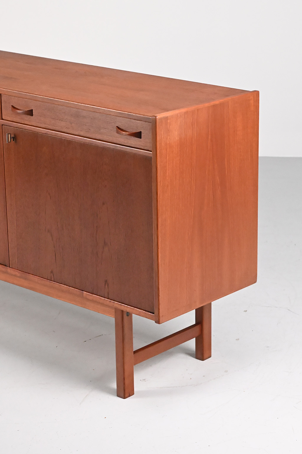 72294 Ulferts model 823 dressoir 08