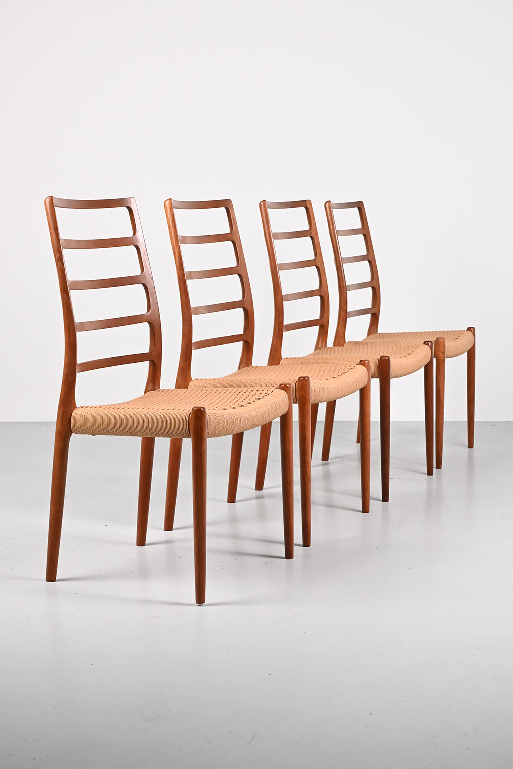72339 Moller model 82 stoelen 03