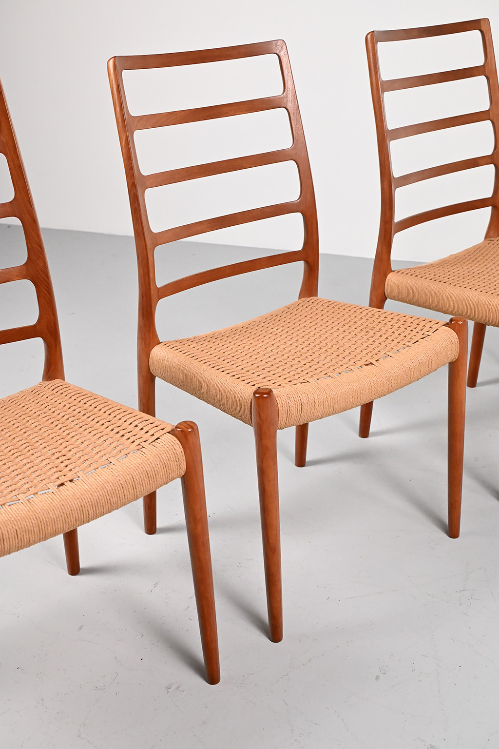 72339 Moller model 82 stoelen 06