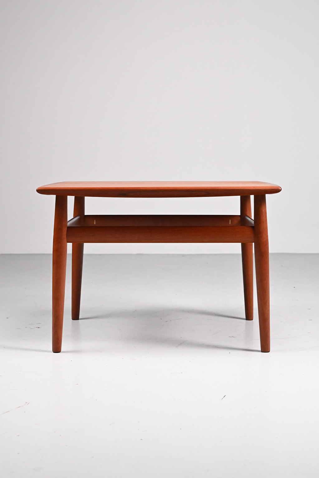 72377 Grete Jalk salontafel 02