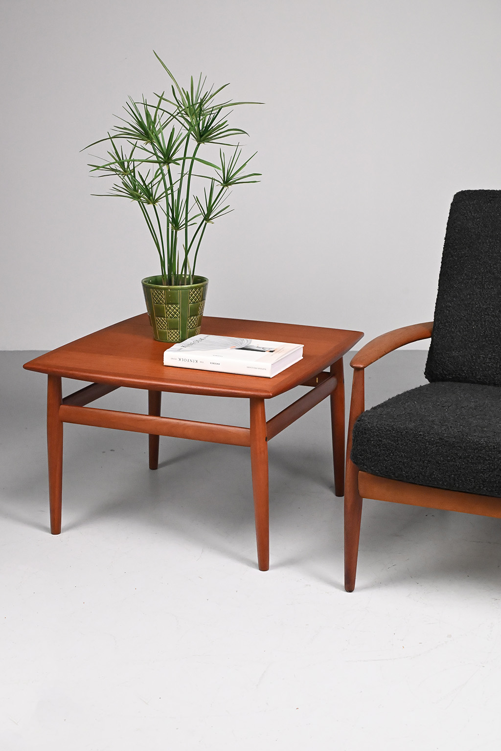 72377 Grete Jalk salontafel 03