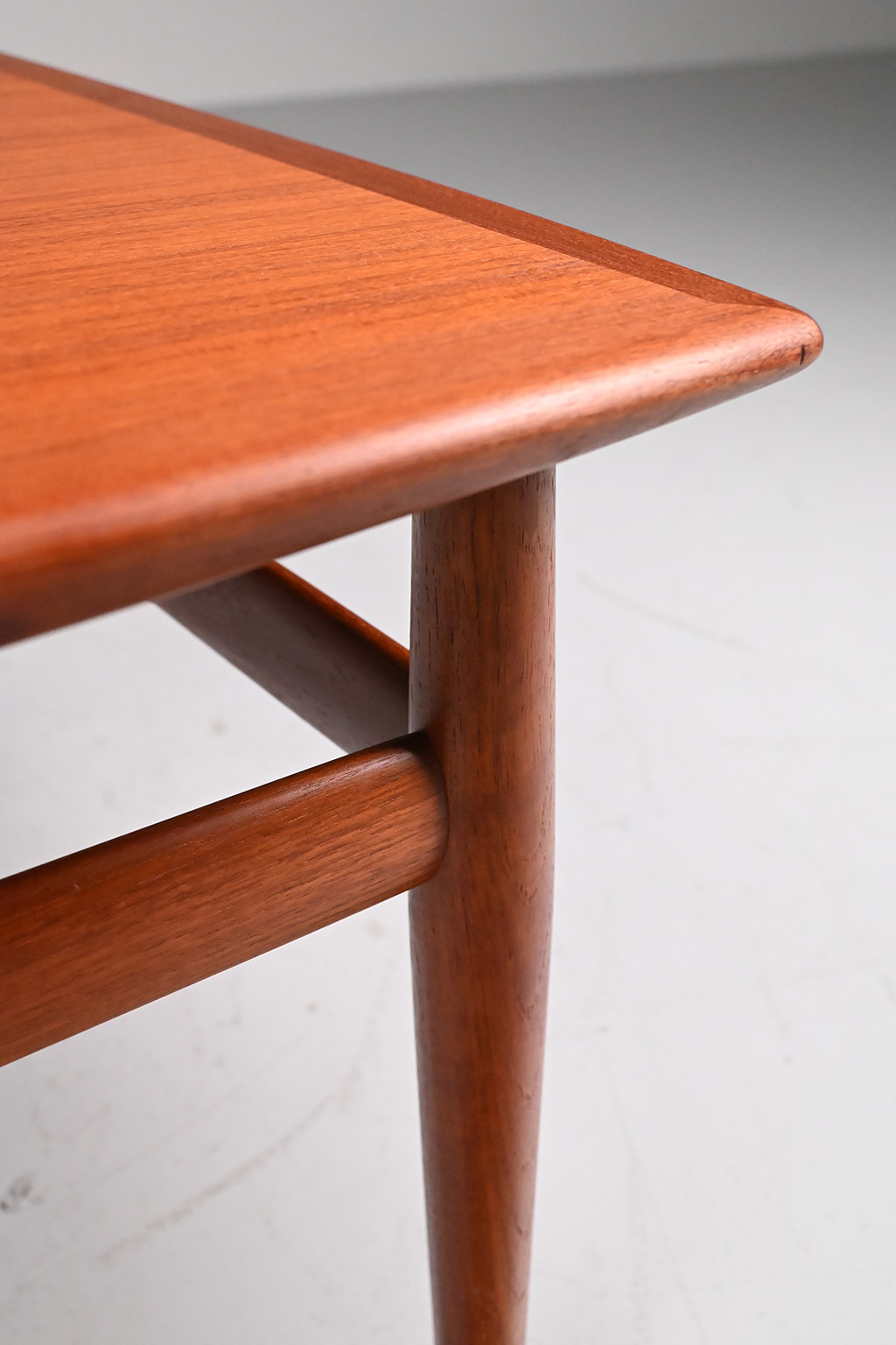 72377 Grete Jalk salontafel 06