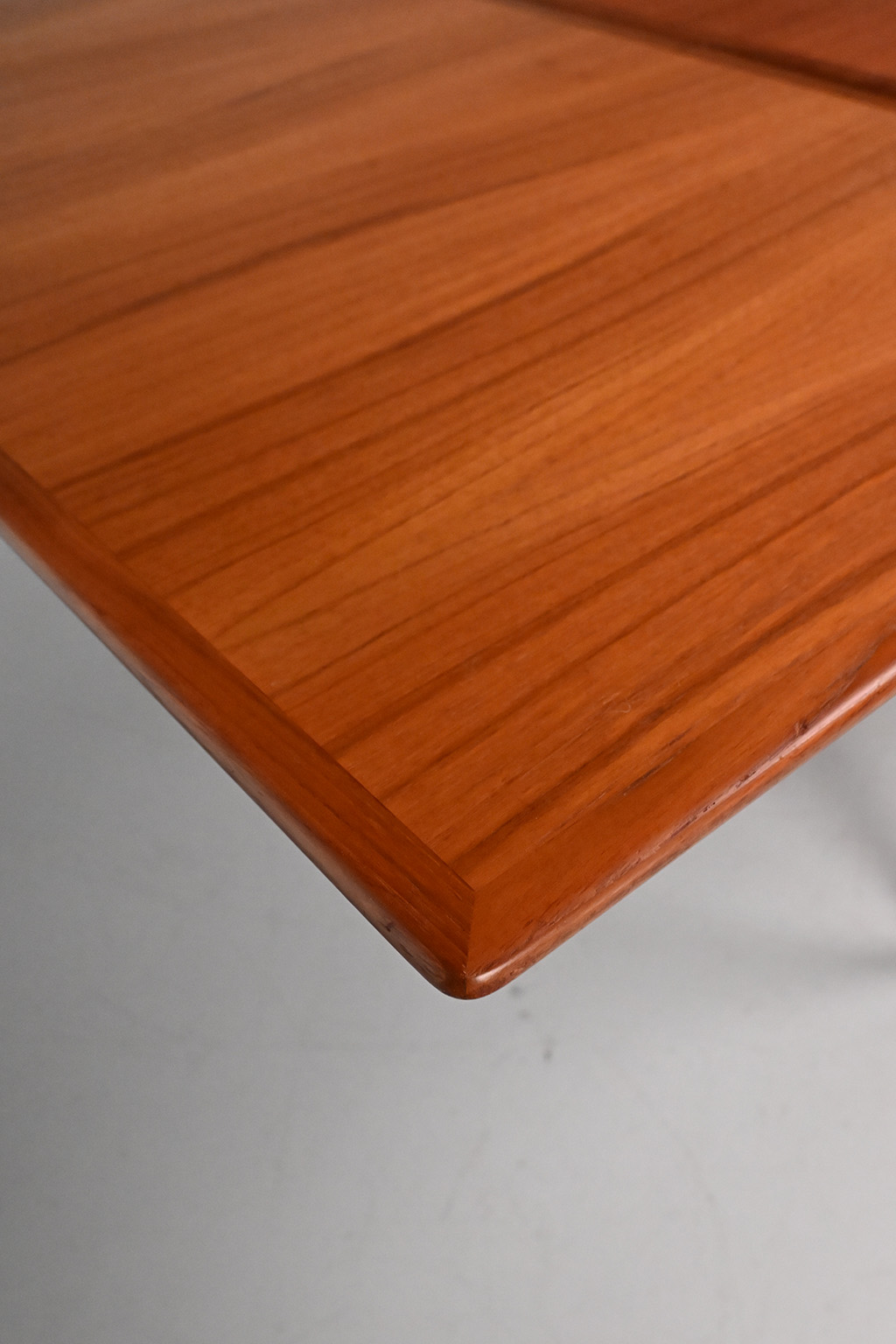 72104 Omann Jun 54 eettafel 06