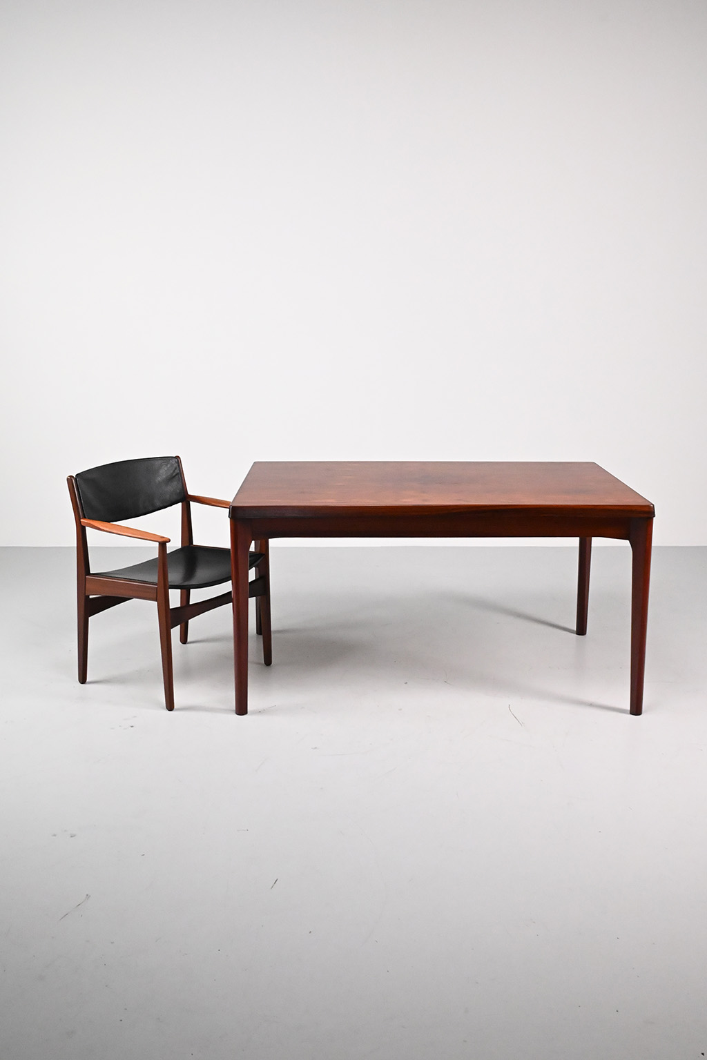 72105 Kjaernulf palissander tafel03