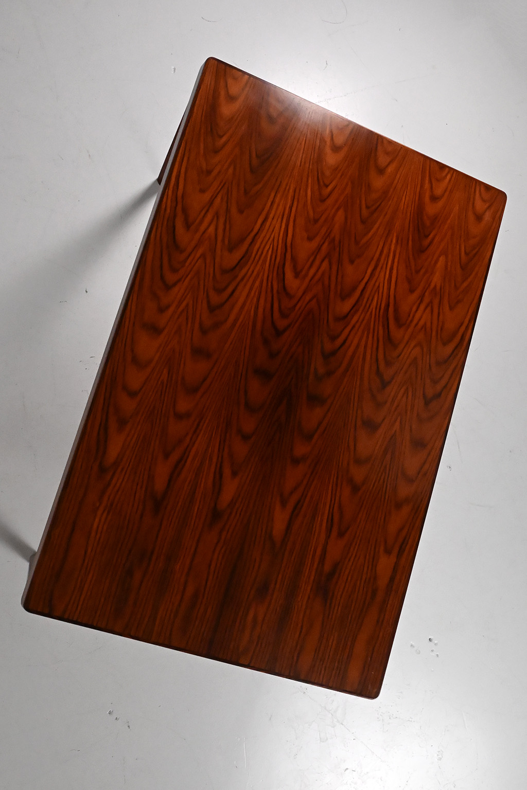 72105 Kjaernulf palissander tafel09