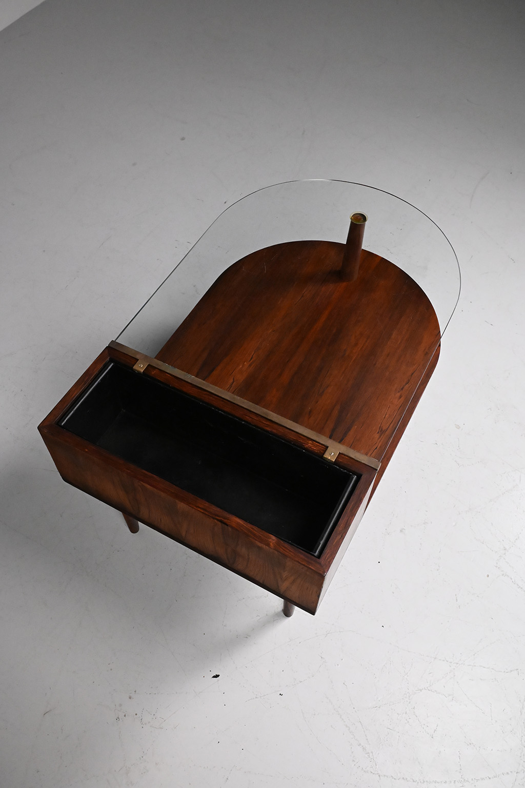 72352 Andersen salontafel met bak 05