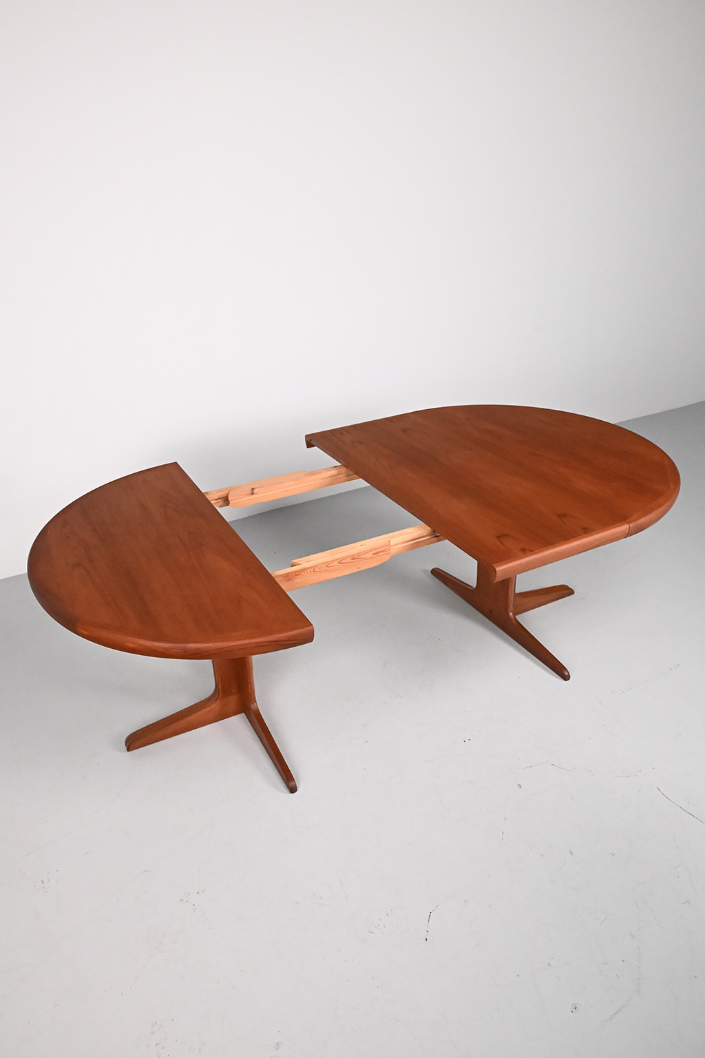 72379 VV Mobler tafel 03