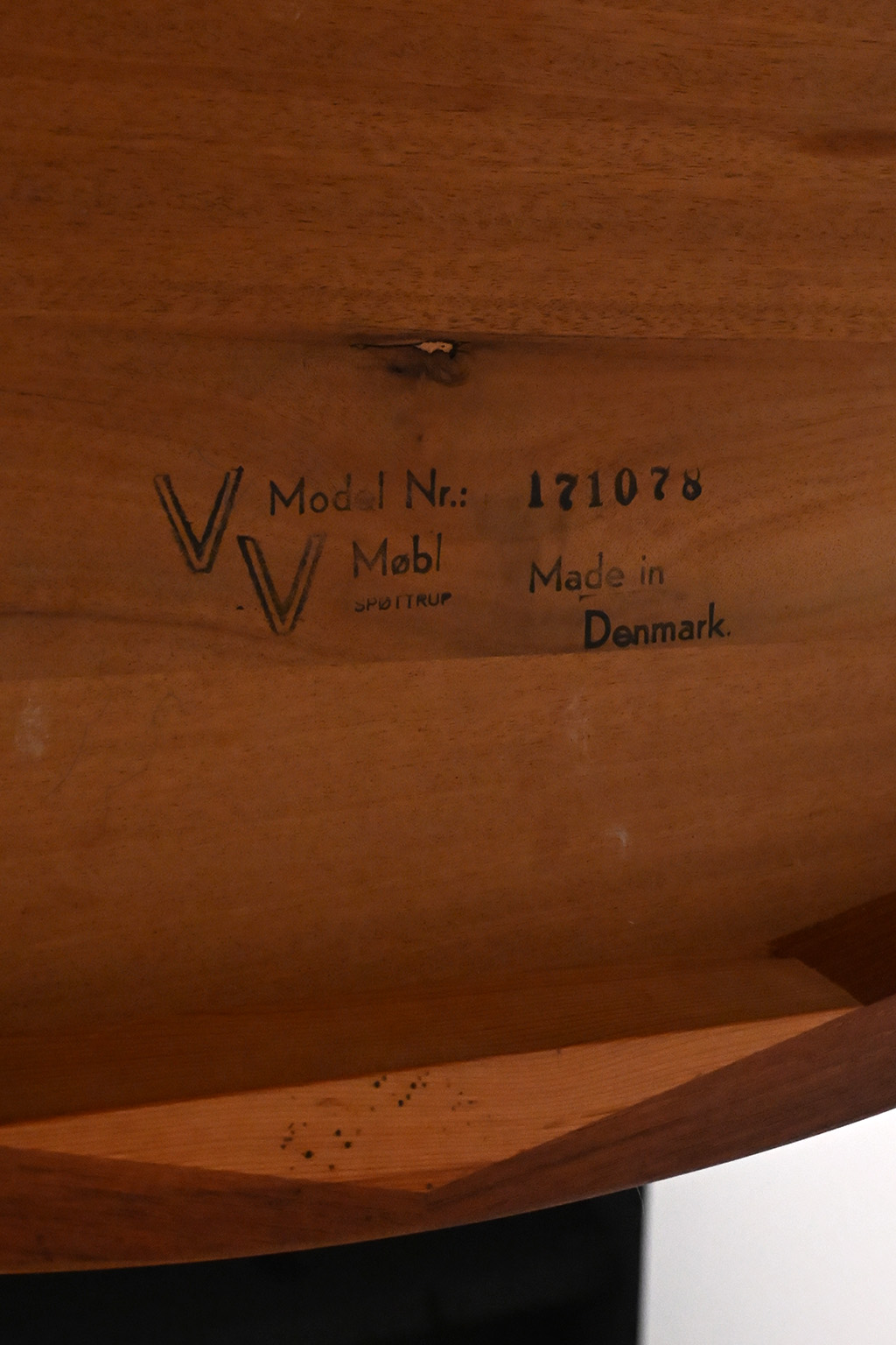72379 VV Mobler tafel 08