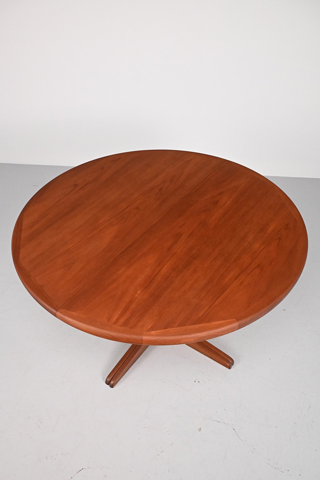 72379 VV Mobler tafel 09