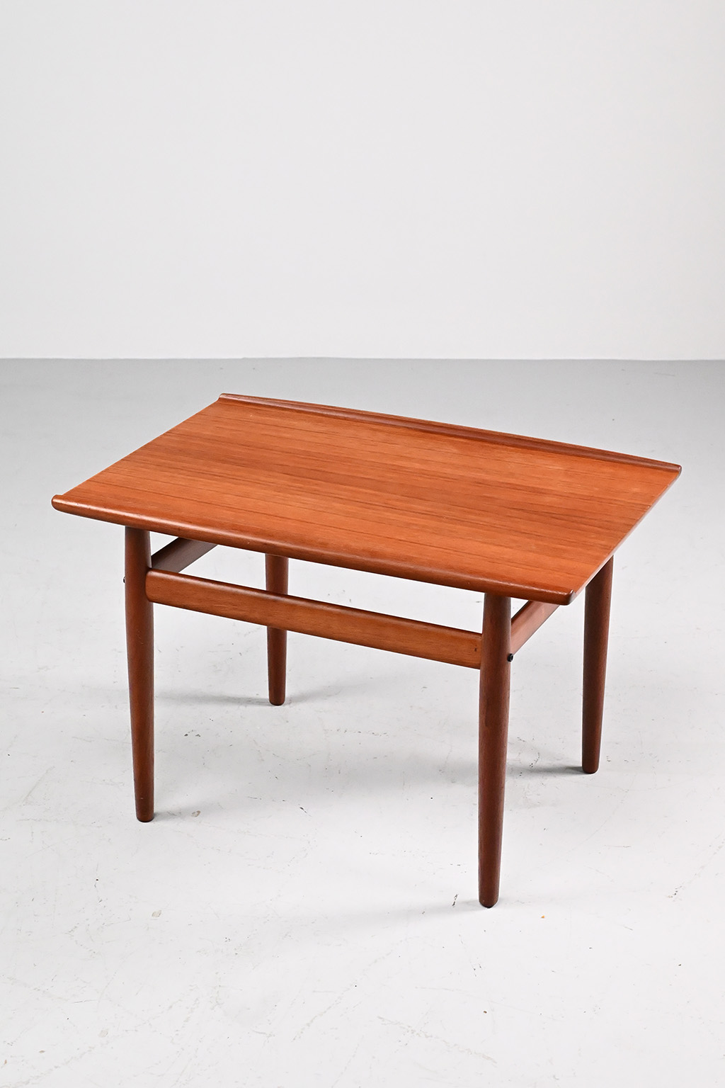 72409 Grete Jalk bijzettafel 02