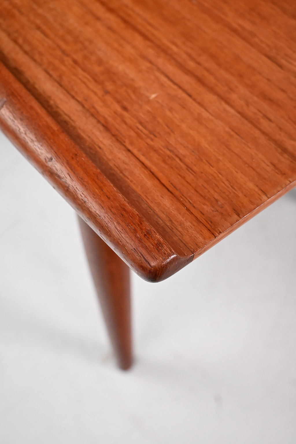 72409 Grete Jalk bijzettafel 08
